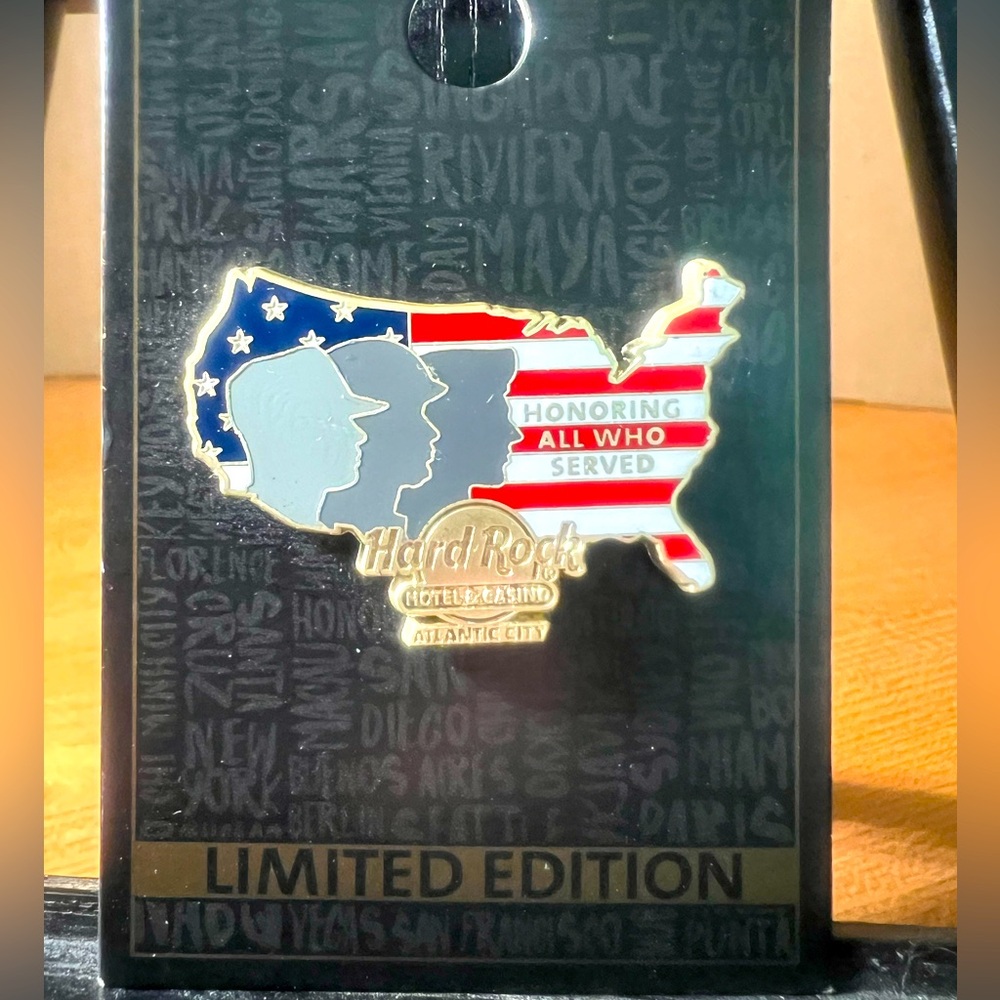 Hard Rock Cafe Lapel Pin AC Hotel & Casino Veterans Day USA Exclusive Brand New